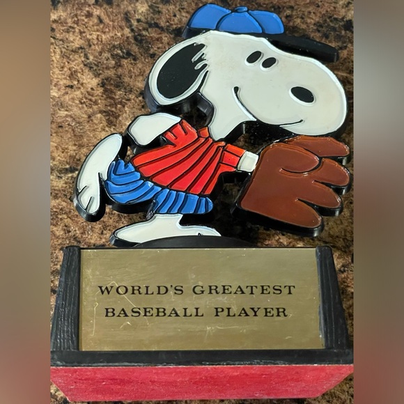 Vintage 1970s Aviva Peanuts Snoopy Trophy Greatest Baseball Player Collectible - Picture 6 of 7